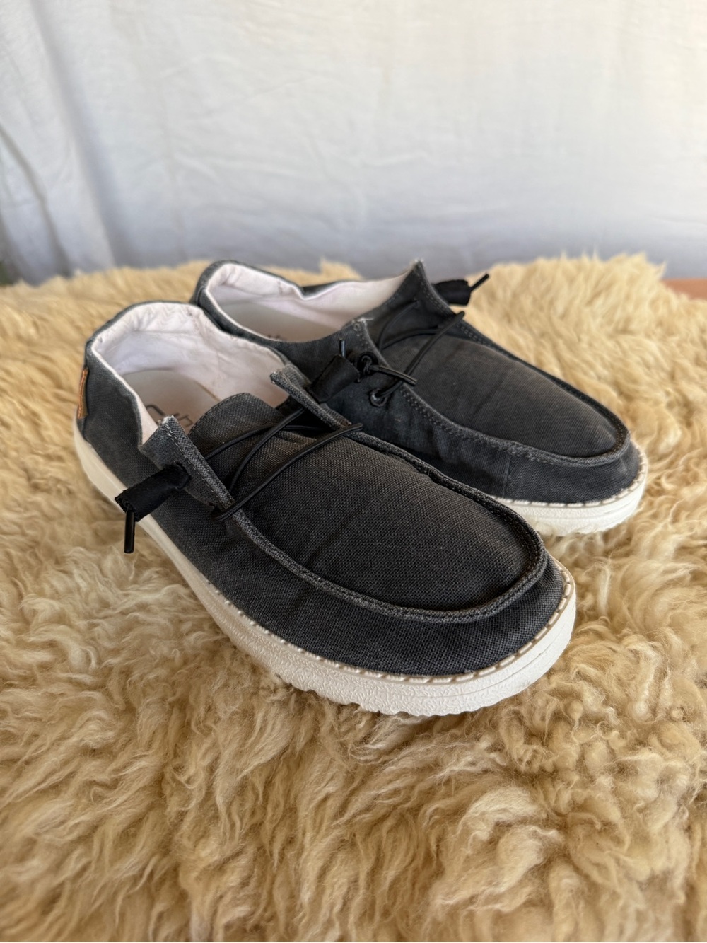 Hey Dude Women's Wendy Chambray Off Black Slip-on Shoes NWOT - Picture 3 of 5